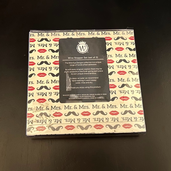 NEW Mr & Mrs Wine Stopper Set Wild Eye Designs Wedding Anniversary Hen Stag - Picture 2 of 2